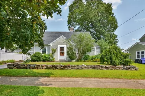 39 Oregon St, Springfield, MA 01118 photo 3