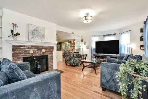 39 Oregon St, Springfield, MA 01118 photo 9