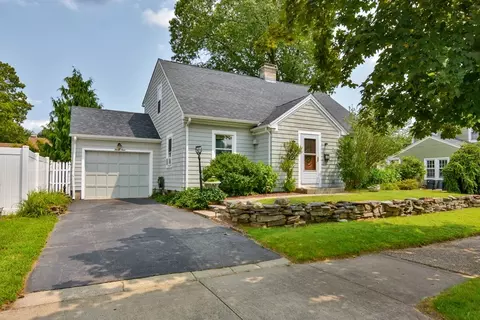 39 Oregon St, Springfield, MA 01118