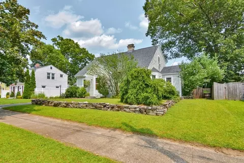 39 Oregon St, Springfield, MA 01118 photo 4