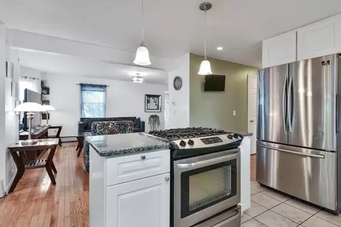 39 Oregon St, Springfield, MA 01118 photo 7