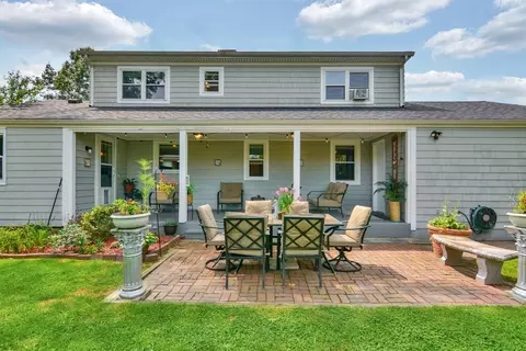 39 Oregon St, Springfield, MA 01118 photo 2