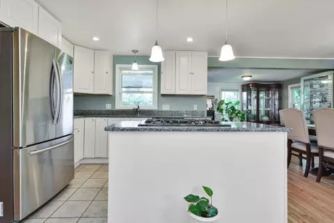 39 Oregon St, Springfield, MA 01118 photo 6