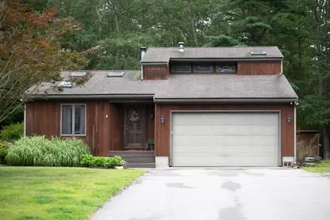 485 Mohawk Dr, Westport, MA 02790