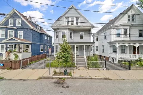 32 Bartlett St, Somerville, MA 02145