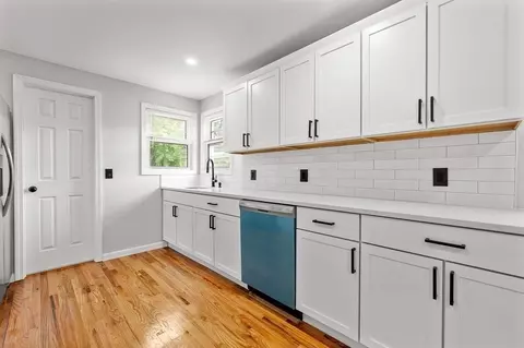 26 Rowena St, Worcester, MA 01606 photo 2