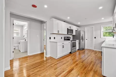 26 Rowena St, Worcester, MA 01606