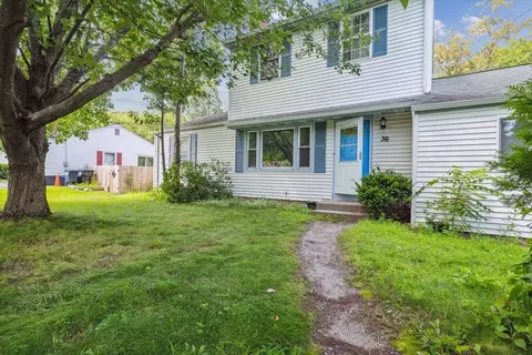 36 Oregon Trl, Holden, MA 01520