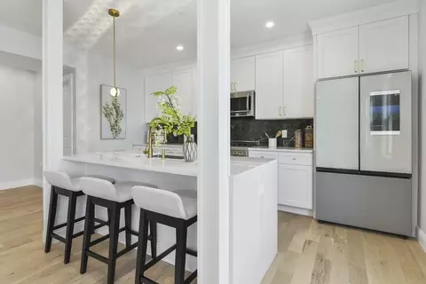 137 Falcon St #2, Boston, MA 02128