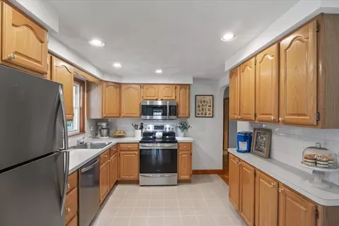 23 Old Post Rd, Walpole, MA 02081 photo 9
