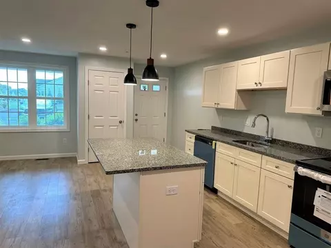 27 Ocean Walk Dr #102, Plymouth, MA 02360