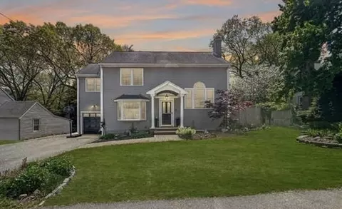 65 Macarthur Rd, Natick, MA 01760