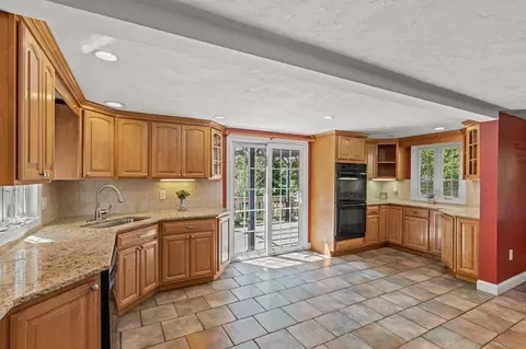 65 Macarthur Rd, Natick, MA 01760 photo 2