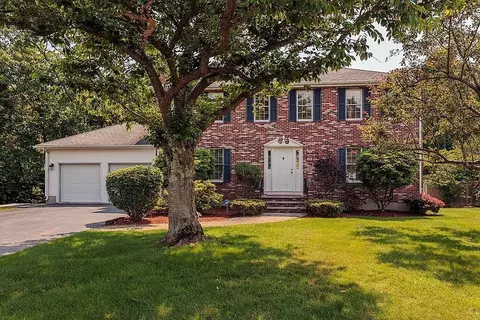 25 Melba Ln, Stoneham, MA 02180