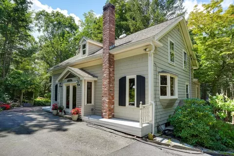 6 Hanover St, Norfolk, MA 02056