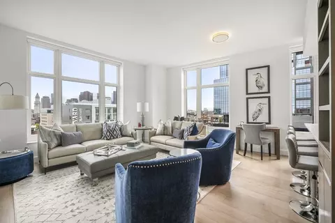 100 Lovejoy Wharf #PH3B, Boston, MA 02114