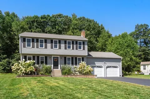 7 Crockett Cir, Hopedale, MA 01747