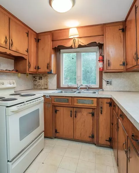 1854 Parker St, Springfield, MA 01128 photo 16