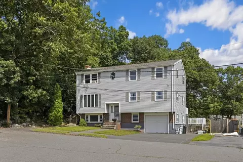 9 Henrietta Rd, Peabody, MA 01960