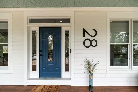 28 Grapevine Rd, Gloucester, MA 01930