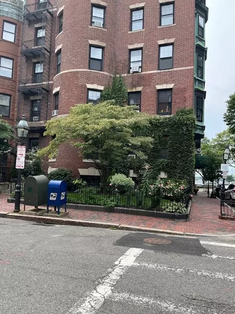 112 Pinckney St #41, Boston, MA 02114