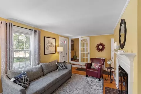 4 Ash St, Beverly, MA 01915 photo 9