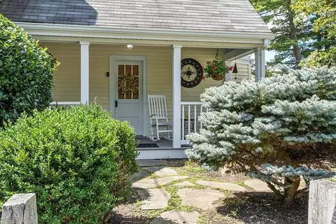 4 Ash St, Beverly, MA 01915 photo 3