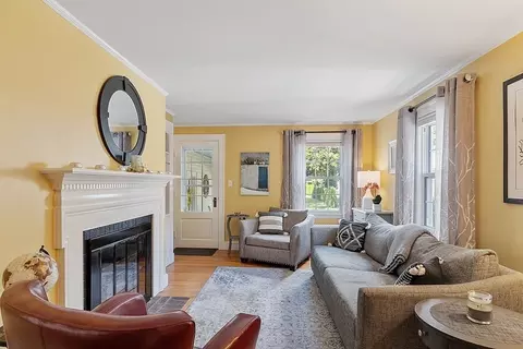 4 Ash St, Beverly, MA 01915 photo 8