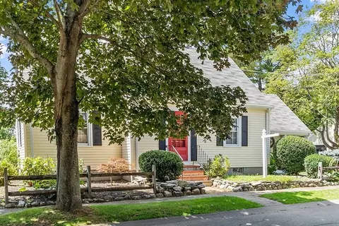 4 Ash St, Beverly, MA 01915 photo 2