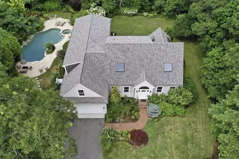 31 Sunrise Ln, Falmouth, MA 02536