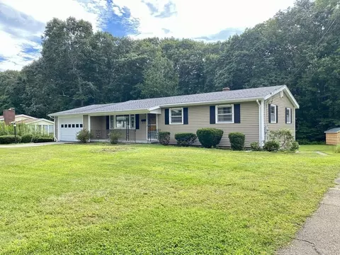 35 Crestwood Rd, Leicester, MA 01524