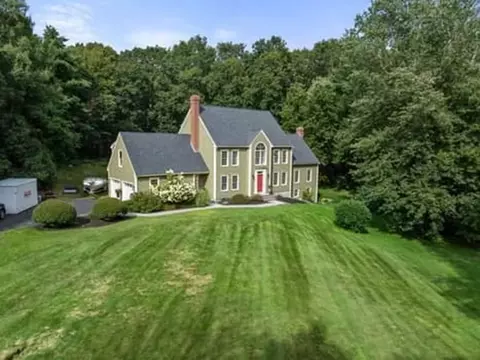 184 East St, Upton, MA 01568 photo 5