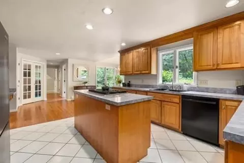 184 East St, Upton, MA 01568 photo 10