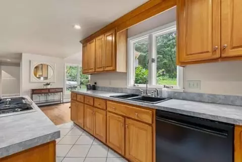 184 East St, Upton, MA 01568 photo 13