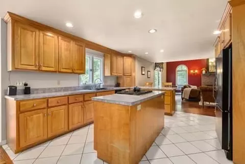 184 East St, Upton, MA 01568 photo 8