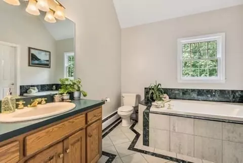 184 East St, Upton, MA 01568 photo 23
