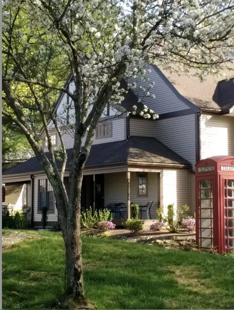 1 Hampton Ct #1, Mashpee, MA 02649