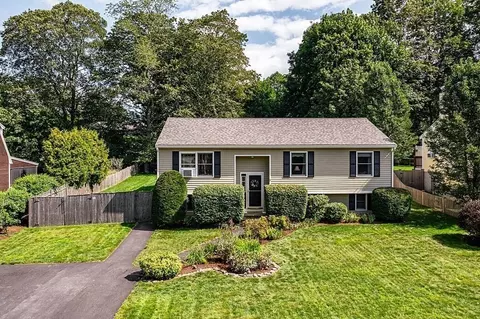 9 Ricker Cir, Hamilton, MA 01982