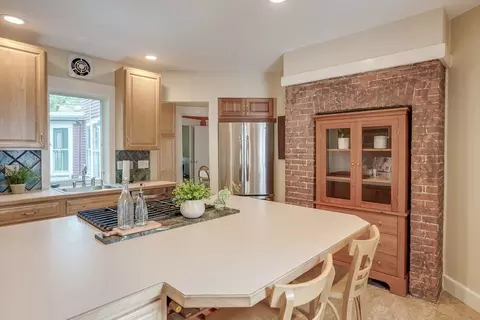 97 Pleasant St, Reading, MA 01867 photo 4