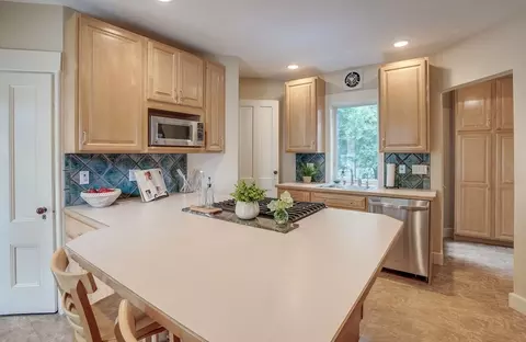 97 Pleasant St, Reading, MA 01867 photo 5