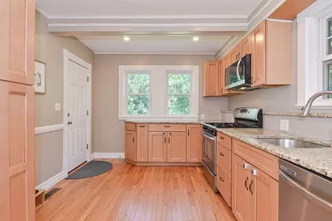 45 Youngs Rd, Dedham, MA 02026 photo 3