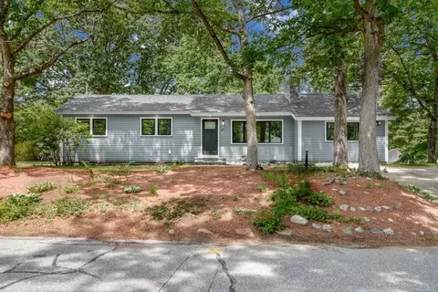 17 Kensington Dr, Chelmsford, MA 01824
