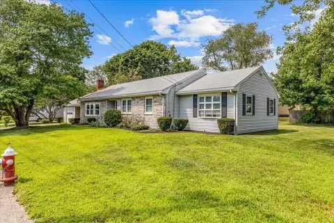45 Mount Pleasant Ave, Holbrook, MA 02343