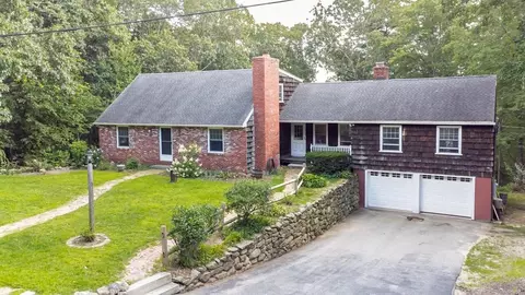 5 Pinecrest Cir, Bedford, NH 03110