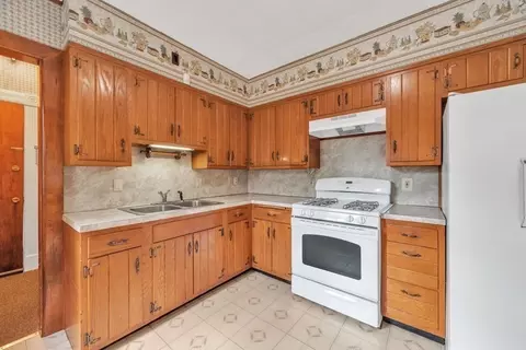 178 Dickinson St, Springfield, MA 01108 photo 8