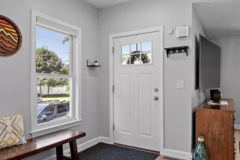 29 Canterbury Dr, Reading, MA 01867 photo 2