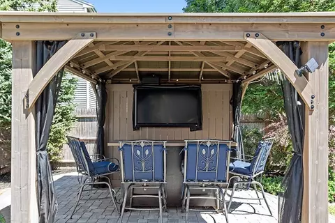 29 Canterbury Dr, Reading, MA 01867 photo 27