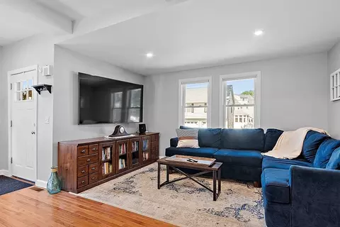 29 Canterbury Dr, Reading, MA 01867 photo 4