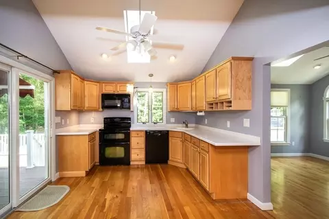 300 Plain St, Hanover, MA 02339 photo 10