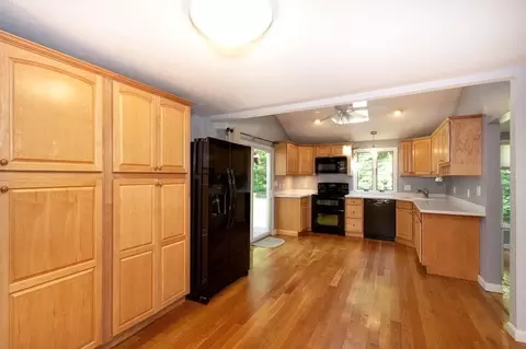 300 Plain St, Hanover, MA 02339 photo 11